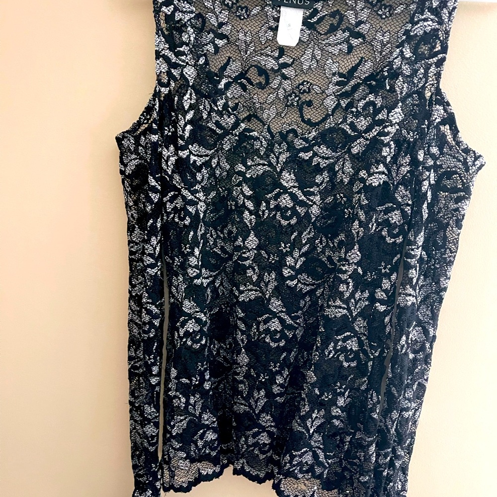 Vintage style Venus lace stretch cold shoulder top !!!